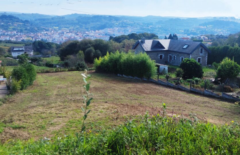 Se vende finca urbana en Betanzos