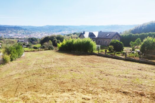 Se vende finca urbana en Betanzos