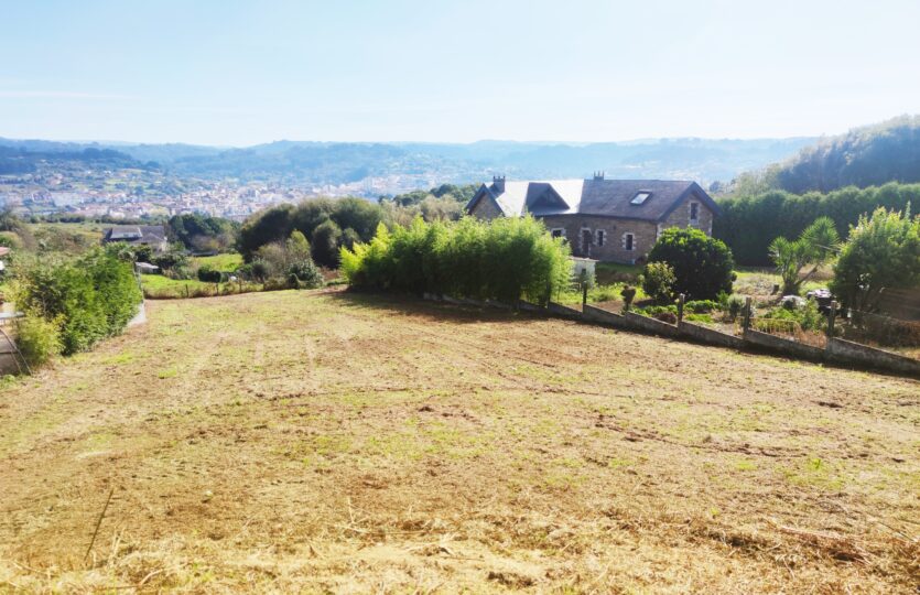 Se vende finca urbana en Betanzos