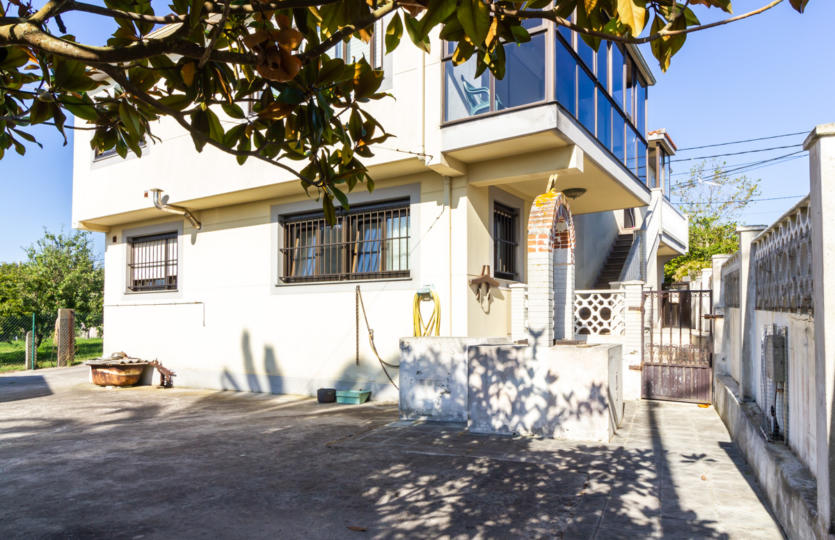 En Mera, se vende casa