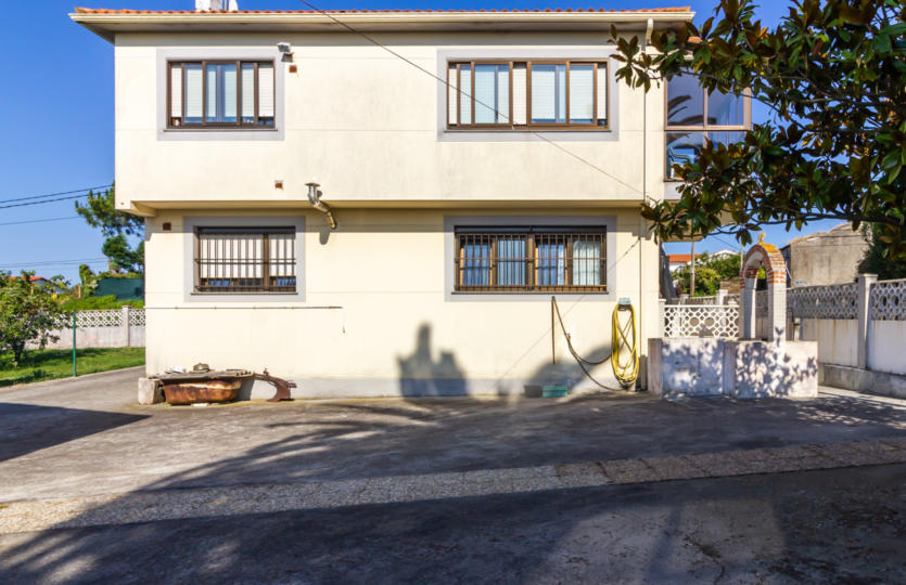 En Mera, se vende casa