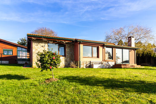 VENDIDO – En venta casa y bungalow en Abegondo