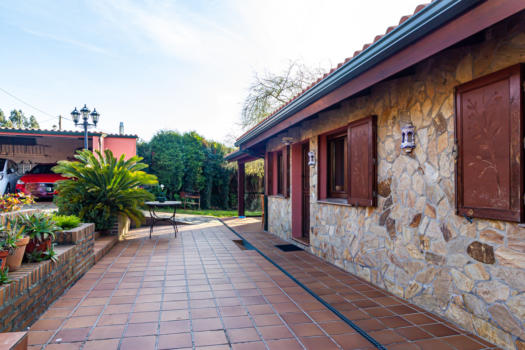 VENDIDO – En venta casa y bungalow en Abegondo