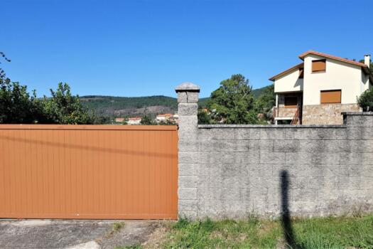 VENDIDO – En la costa, se vende casa con vistas