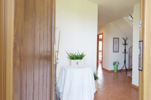 VENDIDO – En la costa, se vende casa con vistas