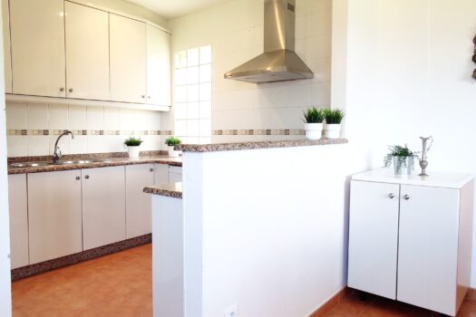 VENDIDO – En la costa, se vende casa con vistas