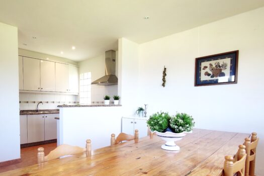 VENDIDO – En la costa, se vende casa con vistas