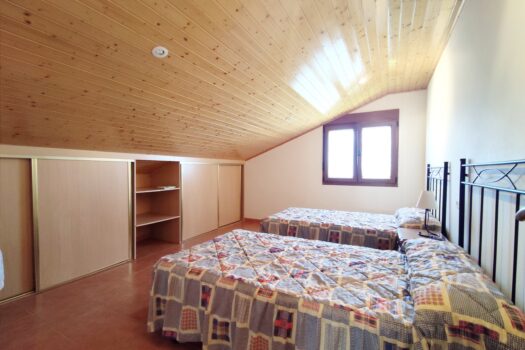 VENDIDO – En la costa, se vende casa con vistas