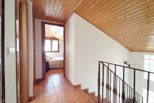 VENDIDO – En la costa, se vende casa con vistas