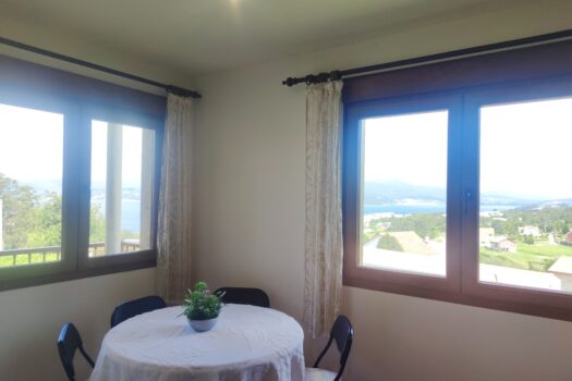 VENDIDO – En la costa, se vende casa con vistas