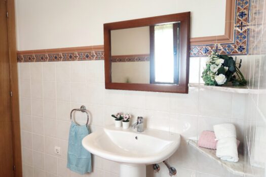 VENDIDO – En la costa, se vende casa con vistas