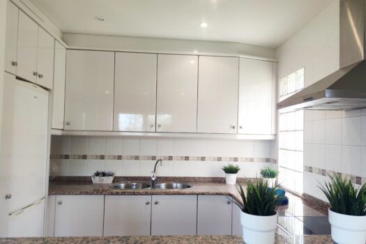 VENDIDO – En la costa, se vende casa con vistas