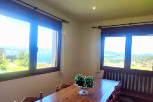 VENDIDO – En la costa, se vende casa con vistas