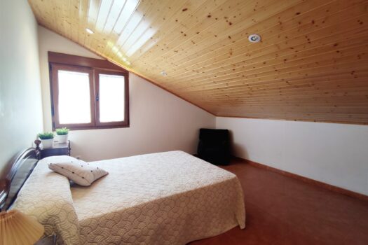 VENDIDO – En la costa, se vende casa con vistas