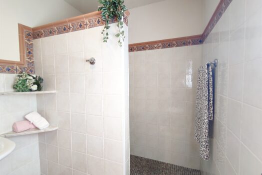 VENDIDO – En la costa, se vende casa con vistas