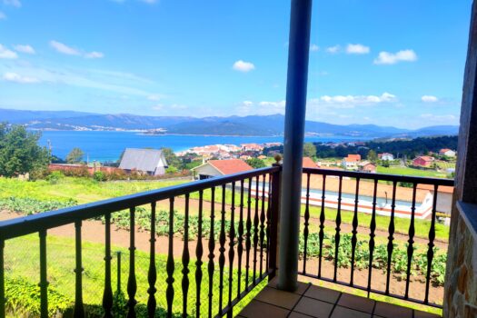 VENDIDO – En la costa, se vende casa con vistas