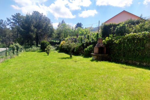 VENDIDO – En la costa, se vende casa con vistas