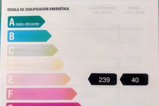 VENDIDO – En la costa, se vende casa con vistas