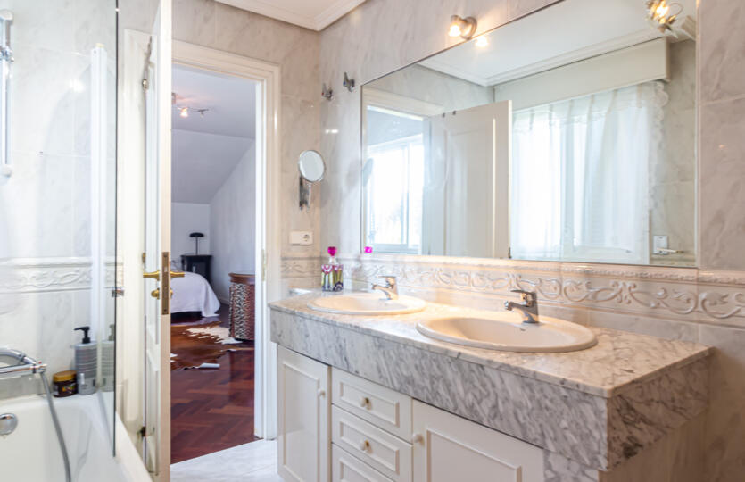 Se vende casa en Bergondo