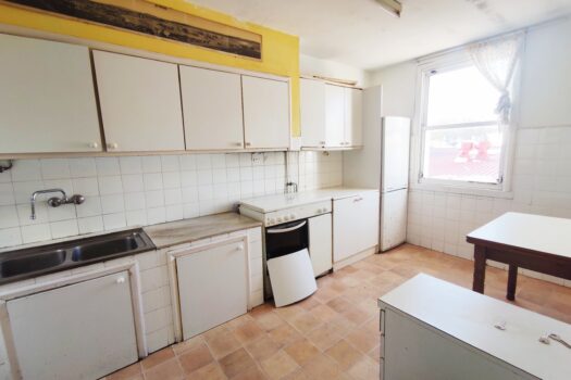 VENDIDO – En la Ciudad Vieja se vende piso