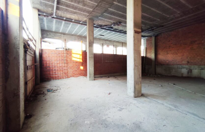 En Betanzos local comercial en venta