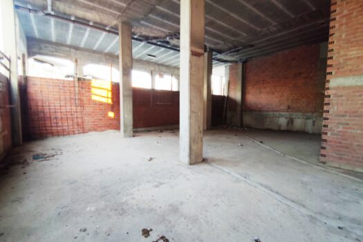 En Betanzos, local comercial en venta