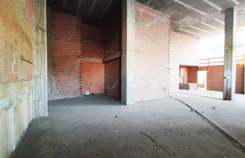 En Betanzos local comercial en venta