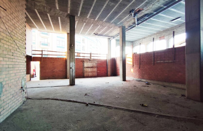 En Betanzos local comercial en venta