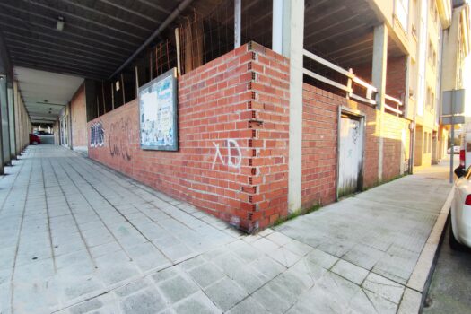 En Betanzos local comercial en venta