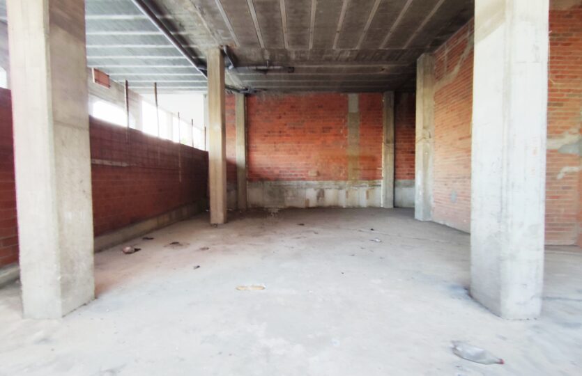 En Betanzos local comercial en venta