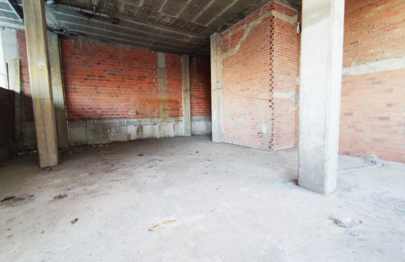 En Betanzos local comercial en venta