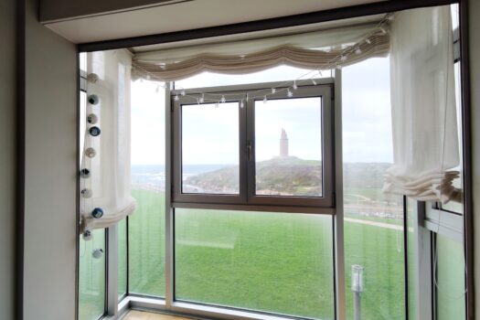 VENDIDO – Se vende exclusivo piso con piscina y vistas al mar