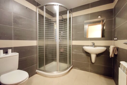 VENDIDO – Se vende exclusivo piso con piscina y vistas al mar