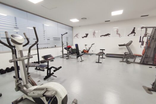 VENDIDO – Se vende exclusivo piso con piscina y vistas al mar