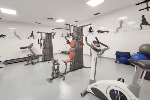 VENDIDO – Se vende exclusivo piso con piscina y vistas al mar