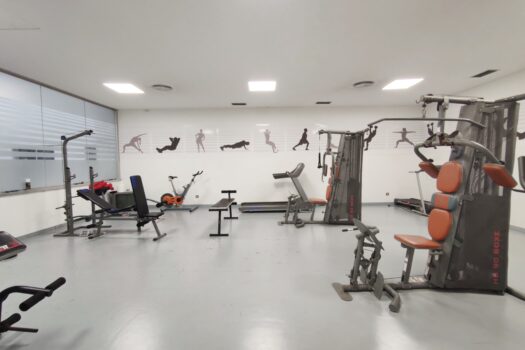 VENDIDO – Se vende exclusivo piso con piscina y vistas al mar