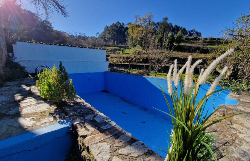 En venta casa de piedra con bodega