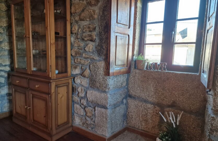 En venta casa de piedra con bodega