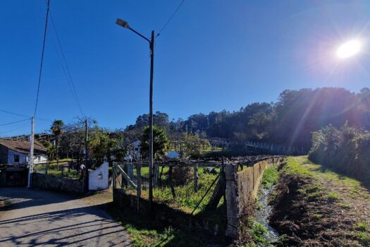 VENDIDO. En venta casa de piedra con bodega y viñedo