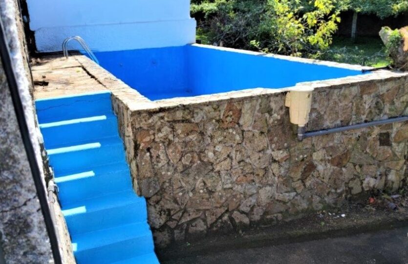 En venta casa de piedra con bodega