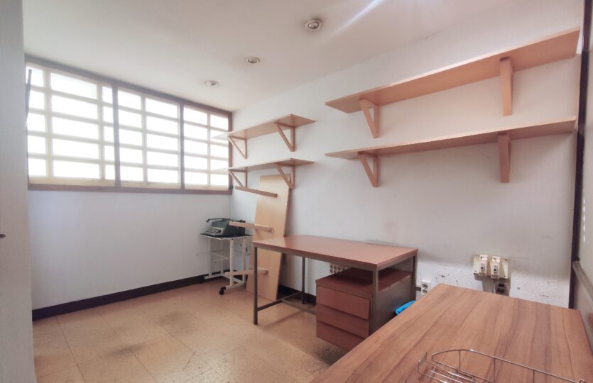 En venta céntrica entreplanta de oficinas