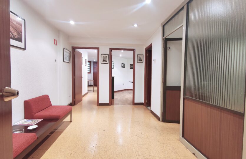 En venta céntrica entreplanta de oficinas