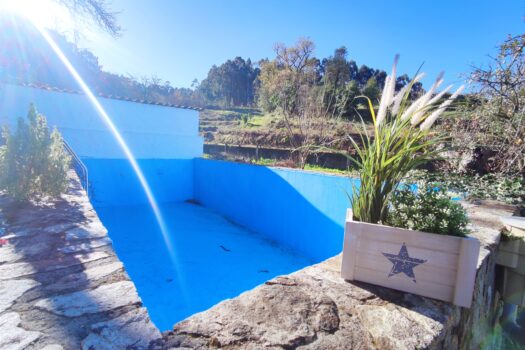 VENDIDO. En venta casa de piedra con bodega y viñedo