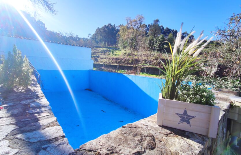En venta casa de piedra con bodega