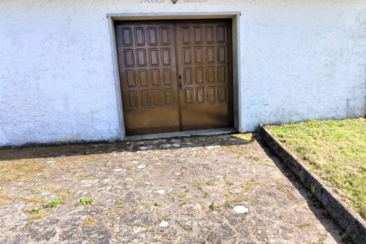 VENDIDO. En venta casa de piedra con bodega y viñedo