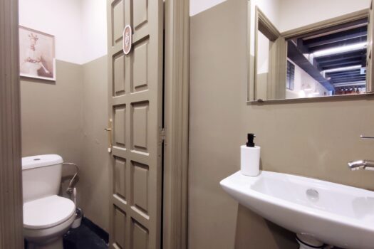 VENDIDO-Local comercial en venta en la Plaza de España en A Coruña