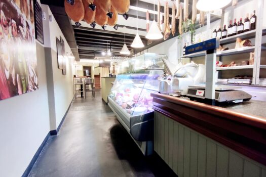 VENDIDO-Local comercial en venta en la Plaza de España en A Coruña