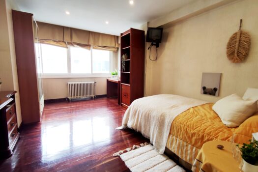 VENDIDO. En venta soleado piso céntrico