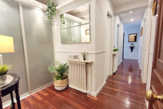 VENDIDO. En venta soleado piso céntrico