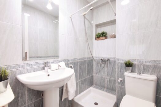 VENDIDO. En venta soleado piso céntrico